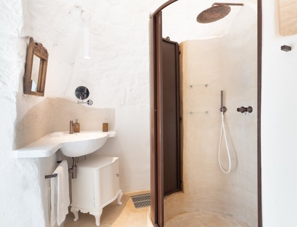 petranima-ostuni-focolare-badkamer.jpg