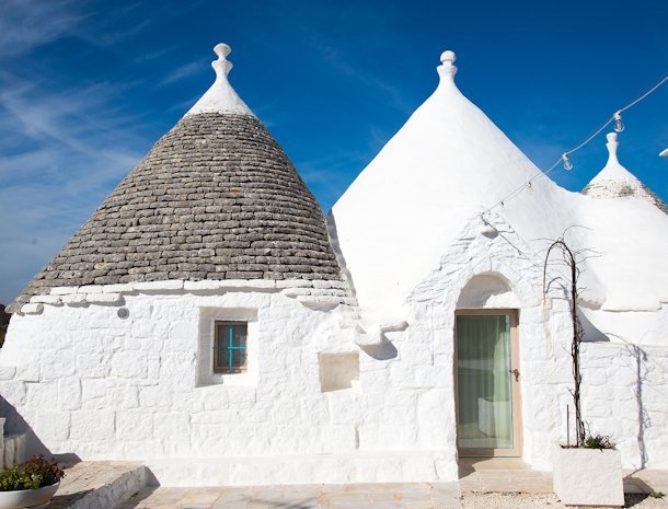 petranima-ostuni-trullo-ingang.jpg
