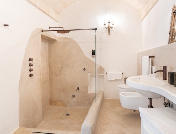 petranima-ostuni-pagliaio-badkamer.jpg