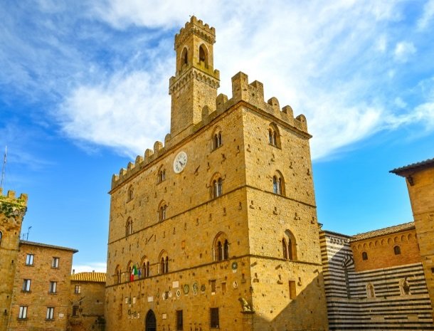 volterra piazza dei priori