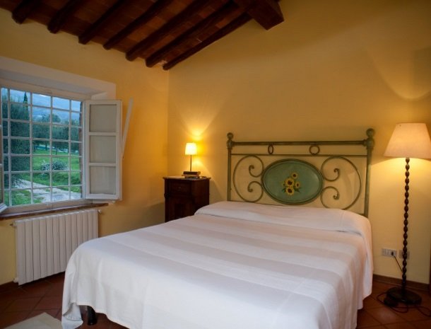 colledibordocheo-lucca-appartement-kamer-uitzicht.jpg