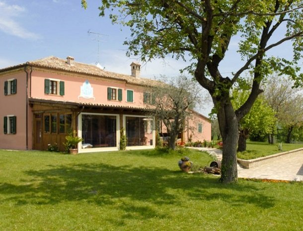 agriturismo-divin-amore-in-marche.jpg