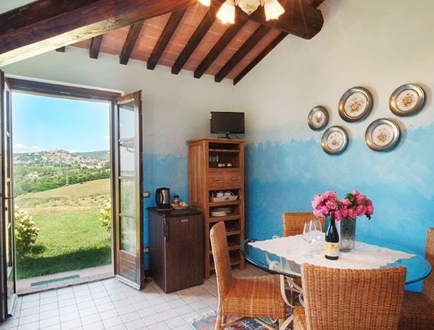 agriturismo gatto giallo montegabbione kamer blauw uitzicht.jpg