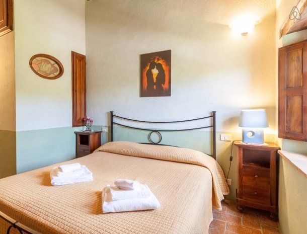 agriturismo-il-felcino-umbrie-appartement-rosa-canina-slaapkamer.jpg