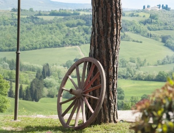 borgo-divino-montespertoli-detail-tuin.jpg