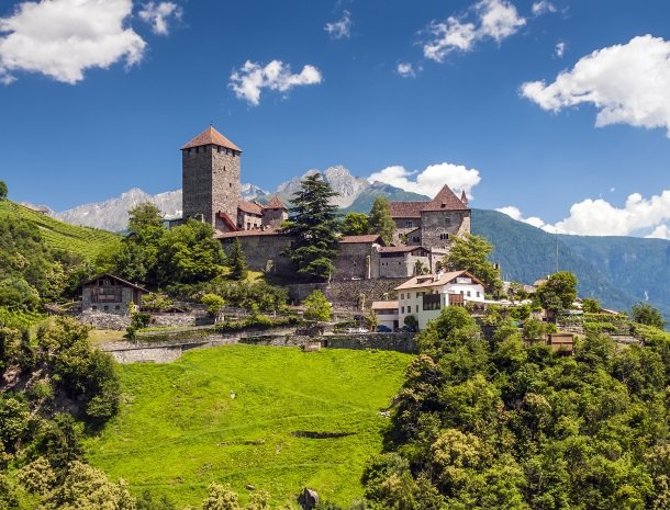 tirolo-schloss-tirol-trentino.jpg