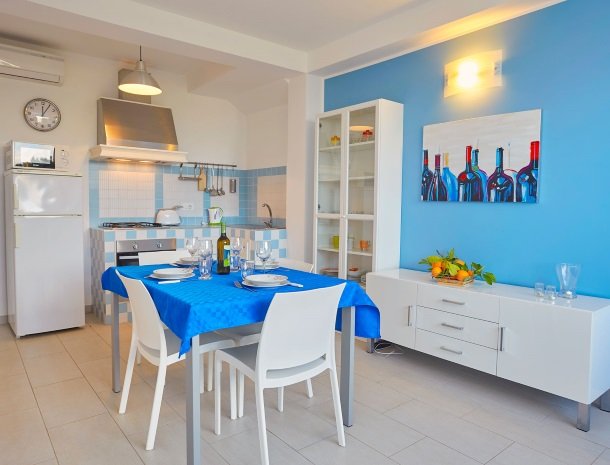 villa-daniela-sicilie-keuken.jpg