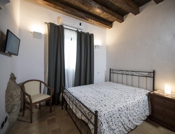 agriturismo-raffo-naro-sicilie-kamer-bed.jpg