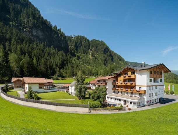 hotel-wiese-pitztal-st-leonhard-zomer.jpg