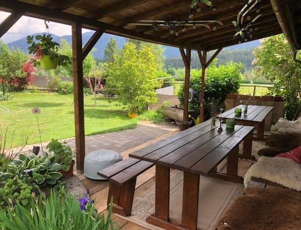 Landhaus-Kloosterstube-terrras-tuin.jpg