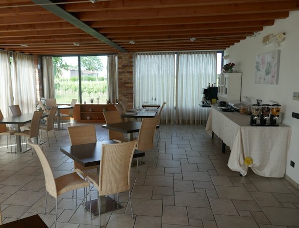 Tenuta-Aganis-Palazzolo-dello-Stella-Friuli-ontbijtruimte.jpg