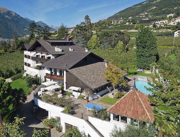 Riedingerhof-Merano-Trentino-overzicht.jpg