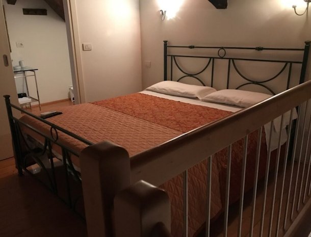 agriturismo-colutta-Manzano-Friuli-appartement-picolit-bed.jpg