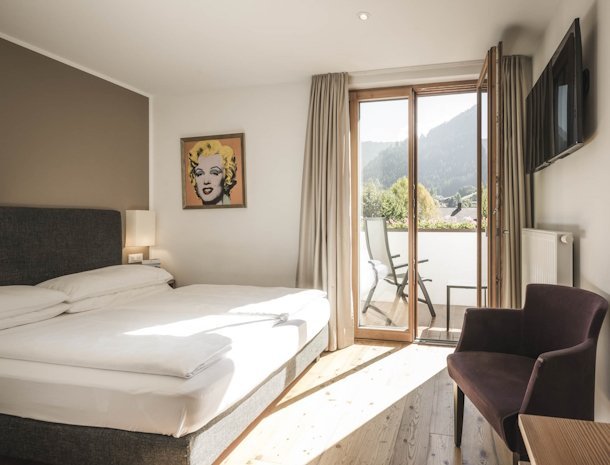 bed-and-breakfast-villa-angelino-ortisei-trentino-superior-small-kamer.jpg