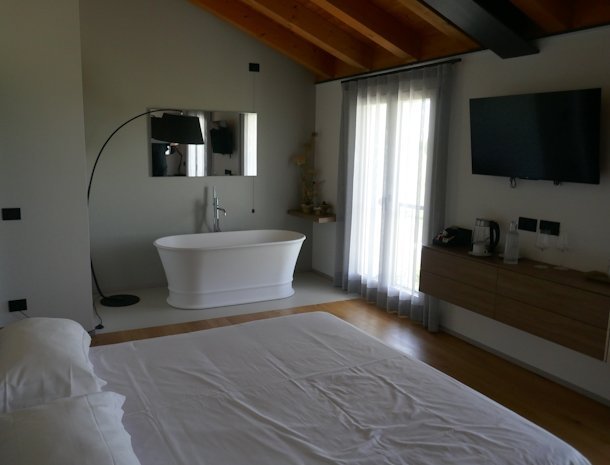 Locanda-Forchir-Camino-al-Tagliamento-Friuli-kamer-bad.jpg