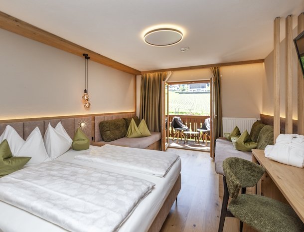 Hotel-Lindnerhof-Sankt-Lorenzen-Pustertal-slaapkamer-familie.jpg
