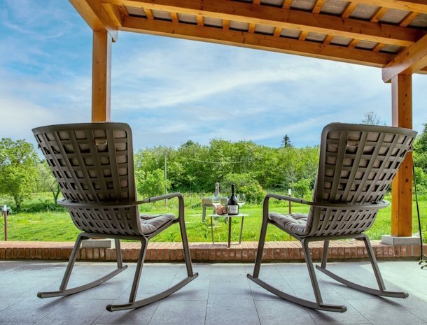 country-house-cruna-di-subida-cormons-friuli-terras-uitzicht-wijngaarden.jpg