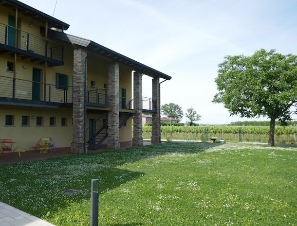 Tenuta-Aganis-Palazzolo-dello-Stella-Friuli-tuin.jpg