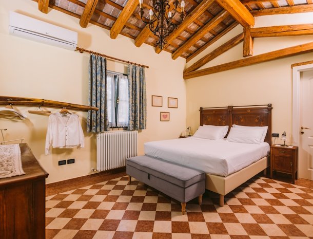 Albafiorita-agriturismo-latisana-friuli-slaapkamer-standaard.jpg