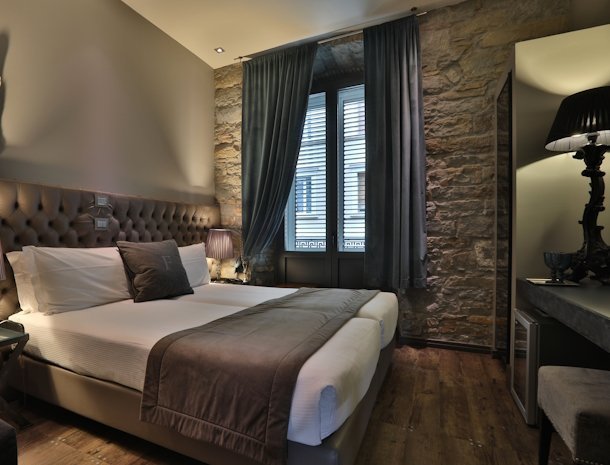 Forvm-Boutique-Hotel-Trieste-classic-kamer-bed.jpg