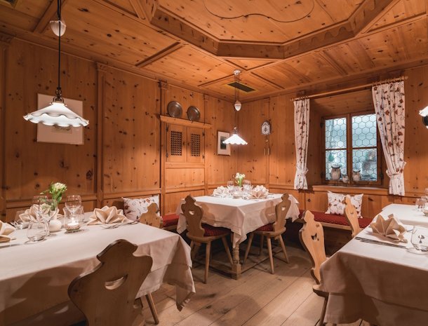 Hotel-Reischach-Kronplatz-stube.jpg