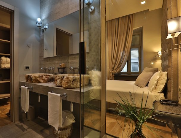 Forvm-Boutique-Hotel-Trieste-suite-badkamer.jpg
