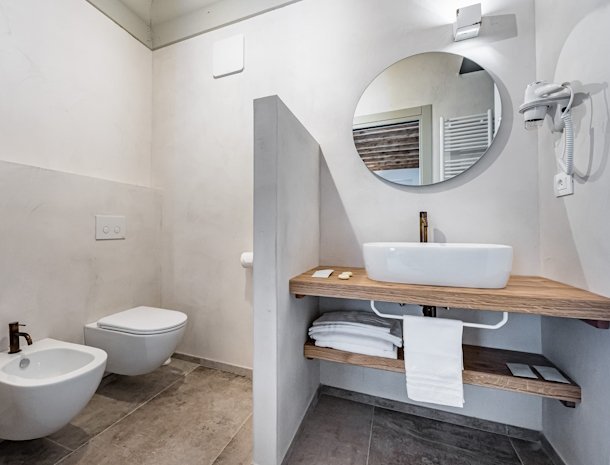 Borgo Gradis'ciutta Gorizia Friuli 2-persoonskamer tiglio badkamer.jpg