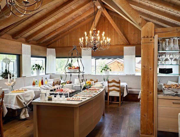 Riedingerhof-Merano-Trentino-ontbijtruimte-buffet.jpg