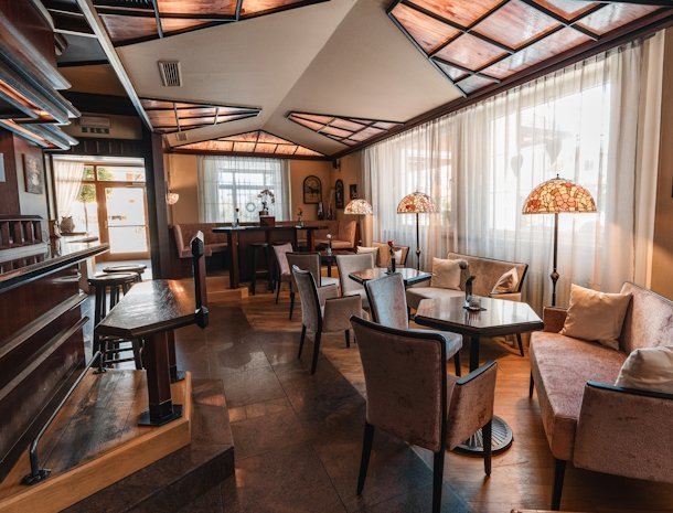 Hotel-Reischach-Kronplatz-bar.jpg
