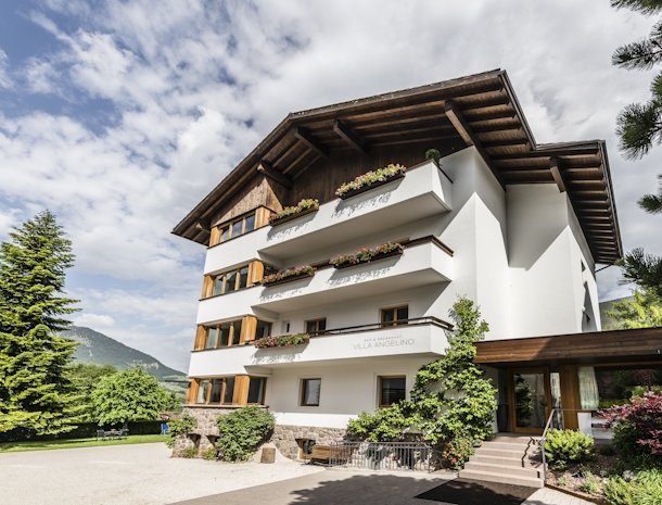 bed-and-breakfast-villa-angelino-ortisei-trentino.jpg
