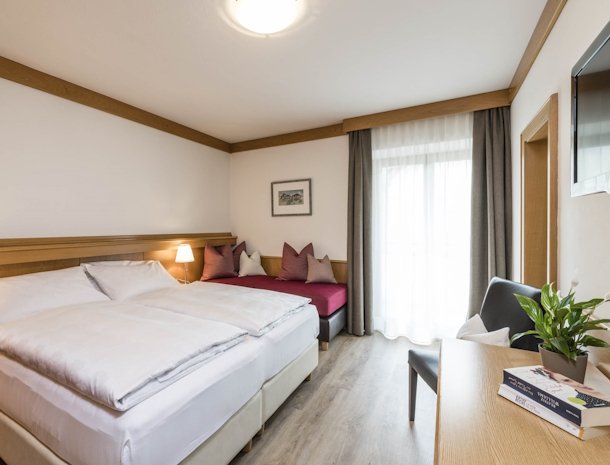 bed-and-breakfast-villa-angelino-ortisei-trentino-comfort-kamer.jpg