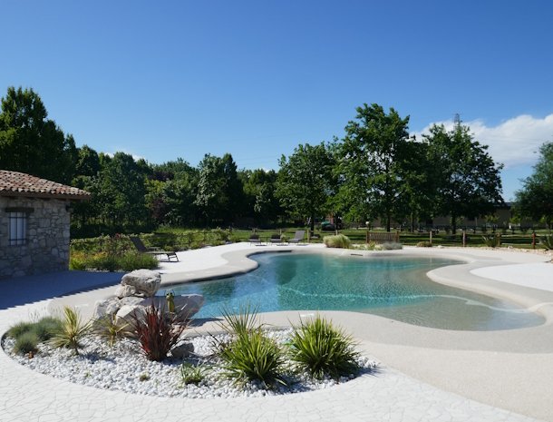 Albafiorita-agriturismo-latisana-friuli-het-zwembad.jpg