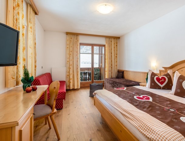 Hotel-Lindnerhof-Sankt-Lorenzen-Pustertal-2-persoonskamer.jpg