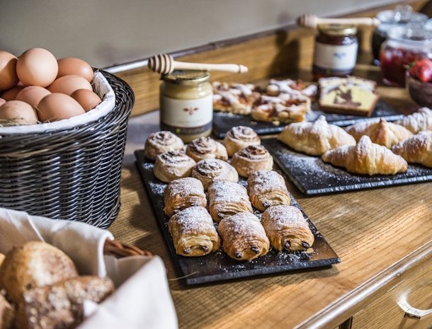 bed-and-breakfast-villa-angelino-ortisei-trentino-ontbijtproducten.jpg