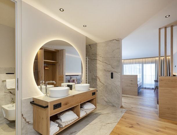 Hotel-Lindnerhof-Sankt-Lorenzen-Pustertal-suite-alpina.jpg