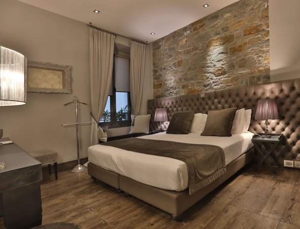 Forvm-Boutique-Hotel-Trieste-standaard-kamer-bed.jpg