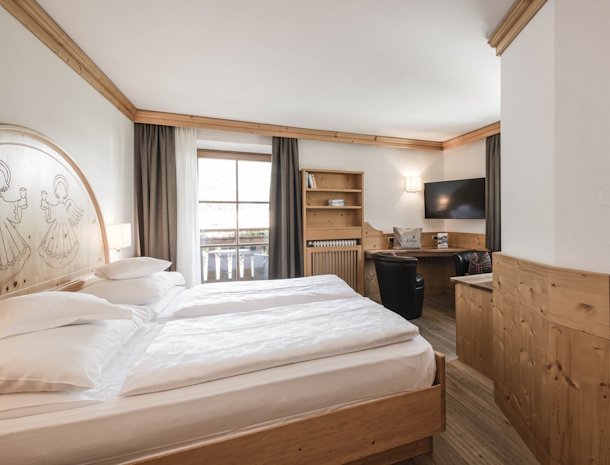Hotel-Angelo-Engel-Ortisei-Trentino-standaard-kamer.jpg