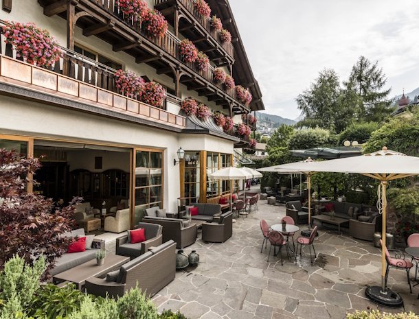 Hotel-Angelo-Engel-Ortisei-Trentino-terras.jpg