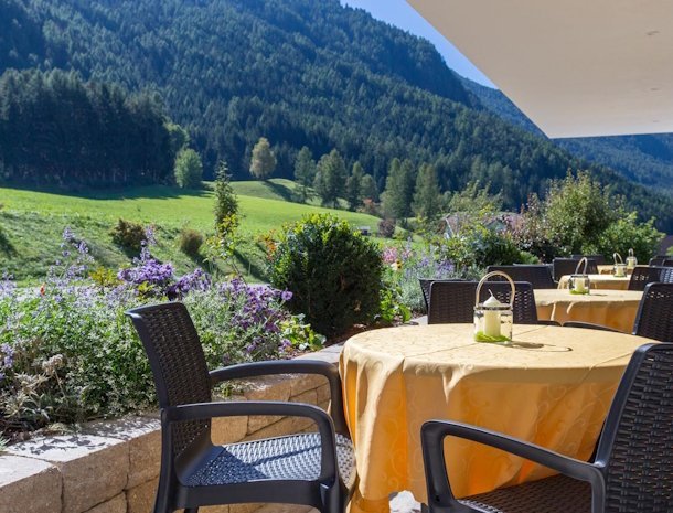 Hotel-Lindnerhof-Sankt-Lorenzen-Pustertal-terras.jpg