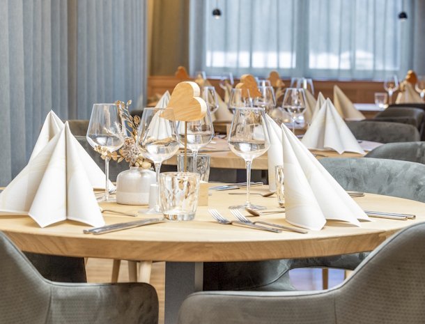 Hotel-Lindnerhof-Sankt-Lorenzen-Pustertal-restaurant.jpg