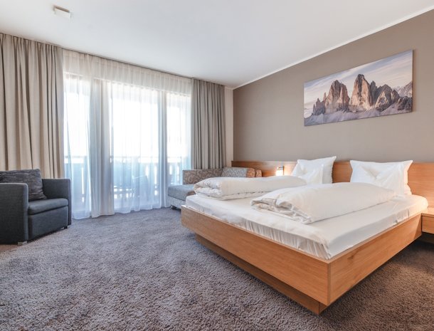Hotel-Reischach-Kronplatz-2-persoonskamer-elegance-bed.jpg